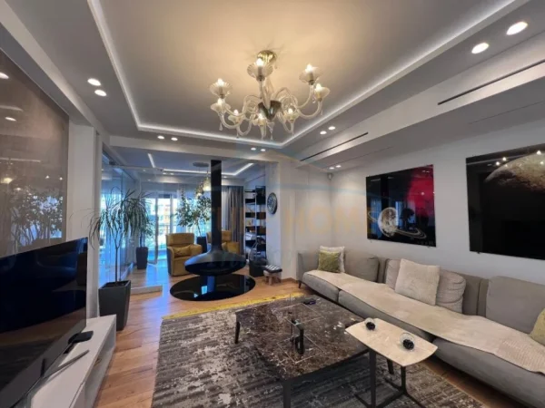Tirane, jepet me qera Vile 3+1+Aneks+Ballkon Kati 0, 432 m² 4.000 € (LUNDER,TEG)