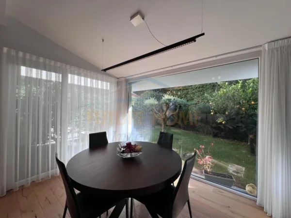 Tirane, jepet me qera Vile 3+1+Aneks+Ballkon Kati 0, 432 m² 4.000 € (LUNDER,TEG)