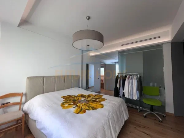 Tirane, jepet me qera Vile 3+1+Aneks+Ballkon Kati 0, 432 m² 4.000 € (LUNDER,TEG)