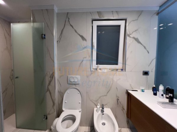 Tirane, jepet me qera Vile 3+1+Aneks+Ballkon Kati 0, 432 m² 4.000 € (LUNDER,TEG)