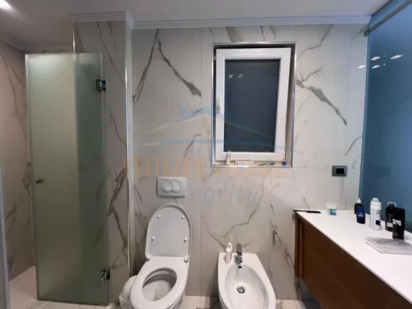 Tirane, jepet me qera Vile 3+1+Aneks+Ballkon Kati 0, 432 m² 4.000 € (LUNDER,TEG)