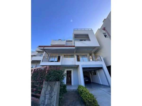 Tirane, jepet me qera Vile 3+1+Aneks+Ballkon Kati 0, 432 m² 4.000 € (LUNDER,TEG)