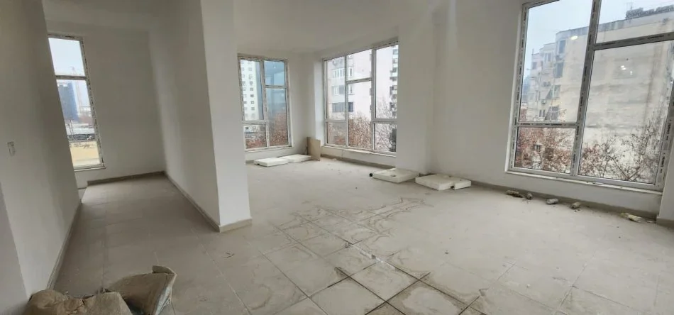 Tirane, jepet me qera ambjent biznesi Kati 6, 140 m² 1.000 € (tek Ish Stacioni Trenit)