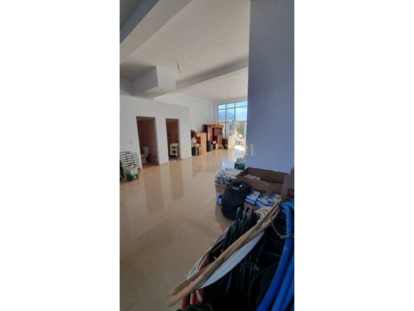 Tirane, shes dyqan Kati 0, 164 m² 136.000 € (Shkolla CAJUPI Tirana Albania)