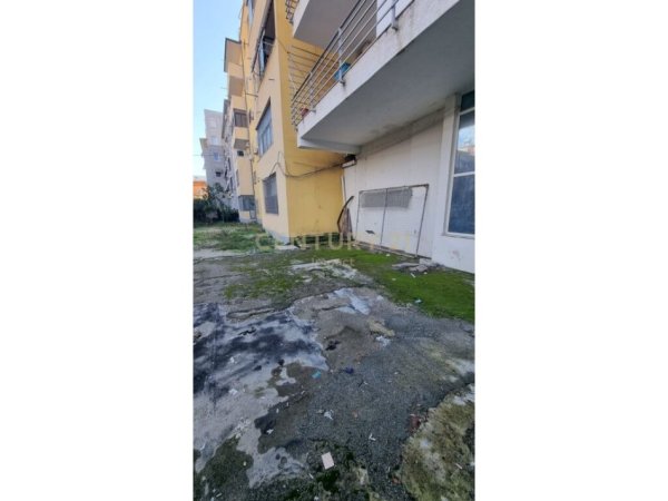 Tirane, shes dyqan Kati 0, 164 m² 136.000 € (Shkolla CAJUPI Tirana Albania)