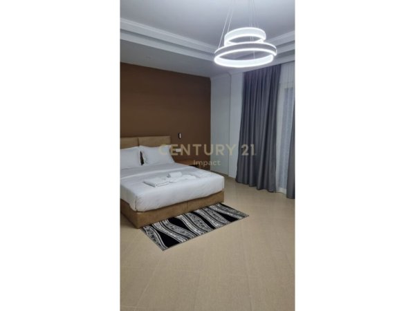 Tirane, jepet me qera hotel Kati 4, 650 m² 6.000 € (Kombinat)