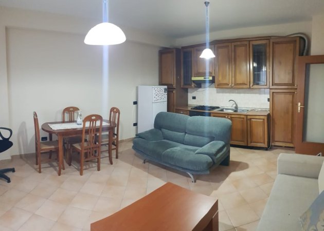 Tirane, jepet me qera 1+1+Ballkon Kati 5, 68 m² 510 € (Ish Ekspozita-E88)