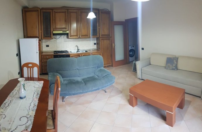 Tirane, jepet me qera 1+1+Ballkon Kati 5, 68 m² 510 € (Ish Ekspozita-E88)