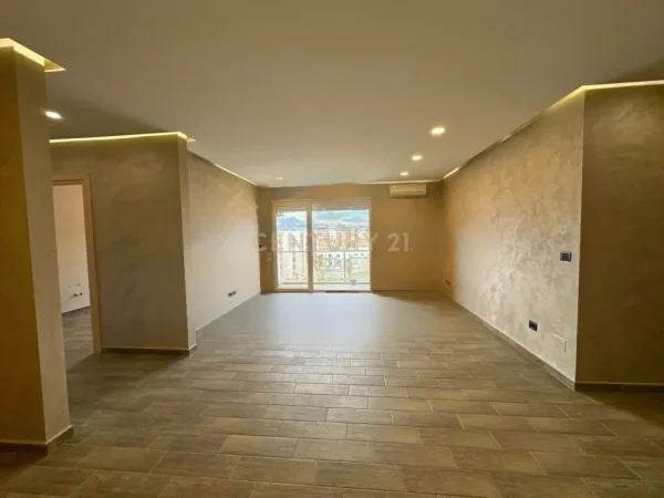 Tirane, shes apartament 4+1+Aneks+Ballkon Kati 7, 153 m² 260.000 € (Ali Demi)