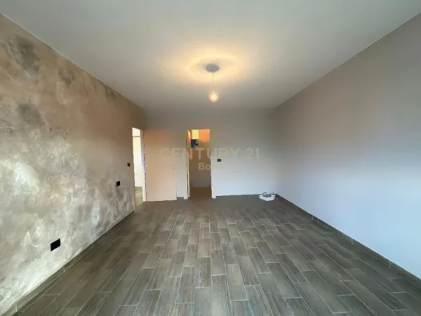 Tirane, shes apartament 4+1+Aneks+Ballkon Kati 7, 153 m² 260.000 € (Ali Demi)