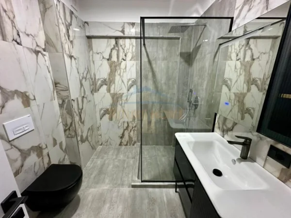 Tirane, jepet me qera apartament 2+1+Aneks+Ballkon Kati 6, 134 m² 1.000 € (kompleksin "Lake Land", Tirane.)