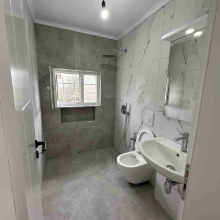 Tirane, shitet apartament 1+1+Ballkon Kati 2, 57 m² 75.000 € (Allias)