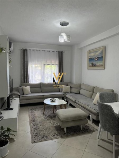Tirane, jepet me qera apartament 2+1+Ballkon Kati 1, 85 m² 700 € (DON BOSKO)