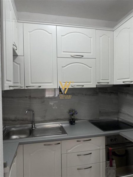 Tirane, jepet me qera apartament 2+1+Ballkon Kati 1, 85 m² 700 € (DON BOSKO)
