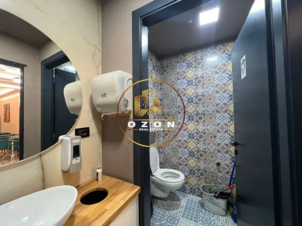 Shitet Lounge Bar Modern tek Ish Stacioni i Fundit i Tiranës së Re!