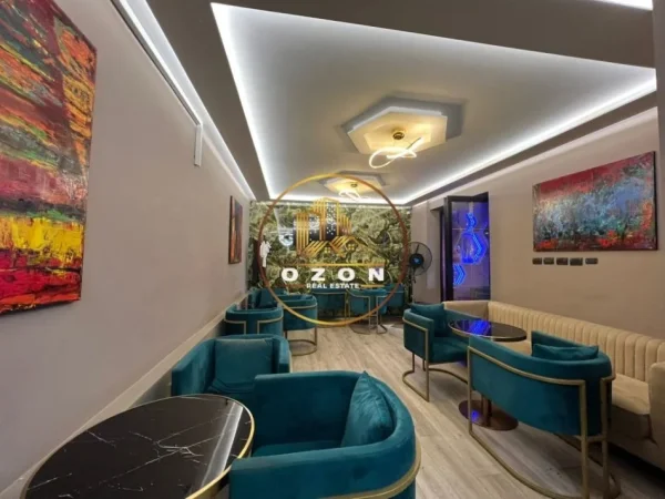 Shitet Lounge Bar Modern tek Ish Stacioni i Fundit i Tiranës së Re!