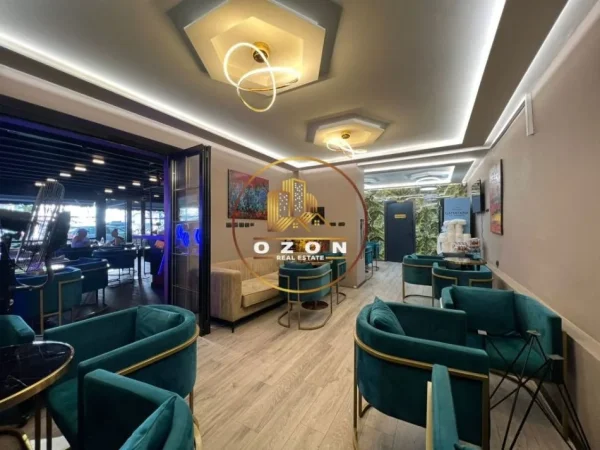 Shitet Lounge Bar Modern tek Ish Stacioni i Fundit i Tiranës së Re!