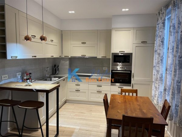 Tirane, jap me qera apartament 1+1+Ballkon Kati 3, 70 m² (Kopshti Botanik)