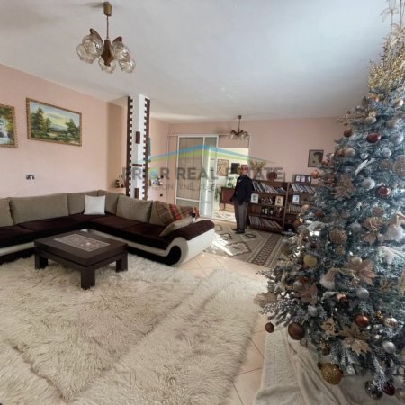 Tirane, shitet shtepi 2 Katshe , 430 m² 250.000 € (Misto Mame)