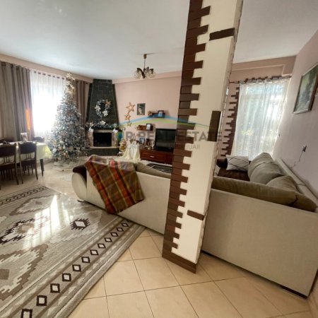 Tirane, shitet shtepi 2 Katshe , 430 m² 250.000 € (Misto Mame)