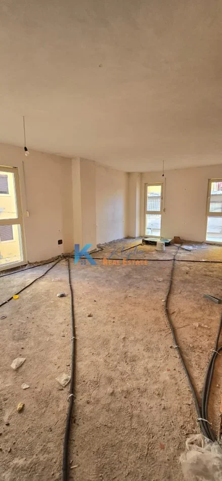 Tirane, shes apartament 2+1+Ballkon Kati 2, 91 m² 179.000 € (afer Prokurorise)