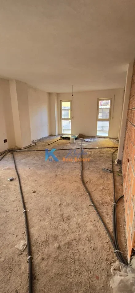 Tirane, shes apartament 2+1+Ballkon Kati 2, 91 m² 179.000 € (afer Prokurorise)