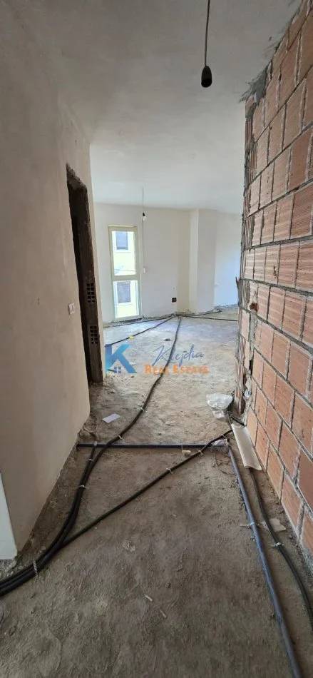 Tirane, shes apartament 2+1+Ballkon Kati 2, 91 m² 179.000 € (afer Prokurorise)