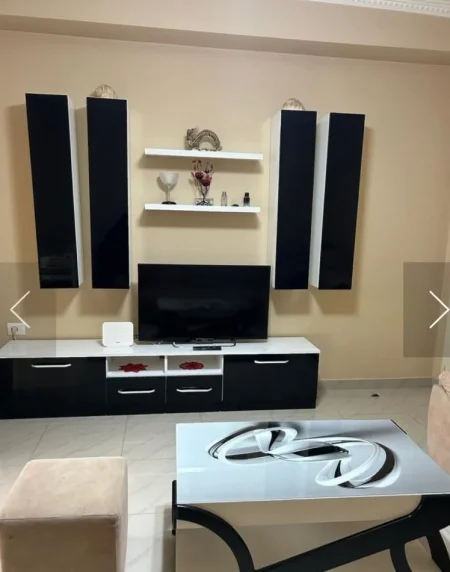 Tirane, shitet apartament 1+1+Aneks+Ballkon Kati 3, 53 m² 120.000 € (Rruga Hoxha Tahsim)