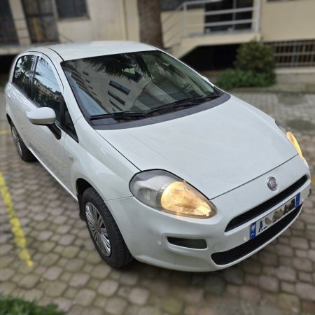 Durres, shes makine Fiat Punto Evo 2009 Benzin+Gaz, e bardhë manuale Kondicioner 231.000 km 3.300 €