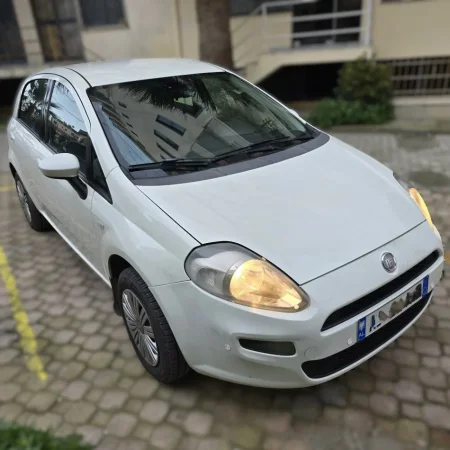 Durres, shes makine Fiat Punto Evo 2009 Benzin+Gaz, e bardhë manuale Kondicioner 231.000 km 3.300 €
