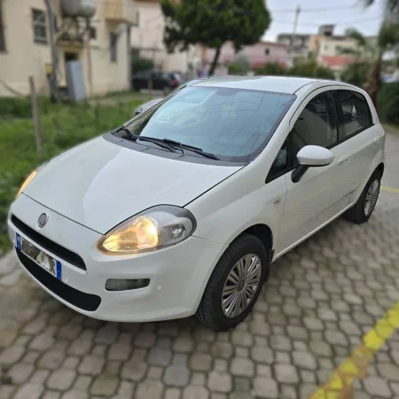 Durres, shes makine Fiat Punto Evo 2009 Benzin+Gaz, e bardhë manuale Kondicioner 231.000 km 3.300 €
