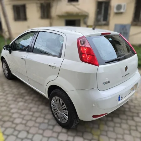 Durres, shes makine Fiat Punto Evo 2009 Benzin+Gaz, e bardhë manuale Kondicioner 231.000 km 3.300 €