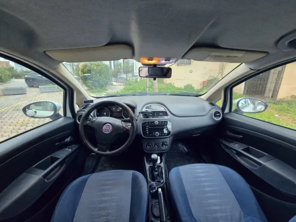 Durres, shes makine Fiat Punto Evo 2009 Benzin+Gaz, e bardhë manuale Kondicioner 231.000 km 3.300 €