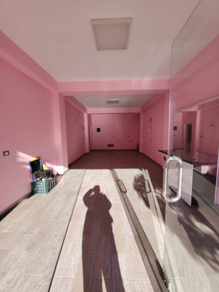 Pogradec, shitet ambjent biznesi Kati 0, 43 m² 116.000 € (Rruga e Stadiumit, Te Kisha e Re)