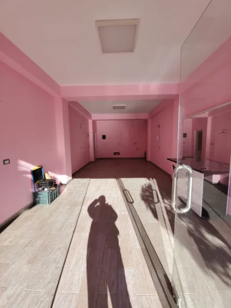 Pogradec, shitet ambjent biznesi Kati 0, 43 m² 116.000 € (Rruga e Stadiumit, Te Kisha e Re)