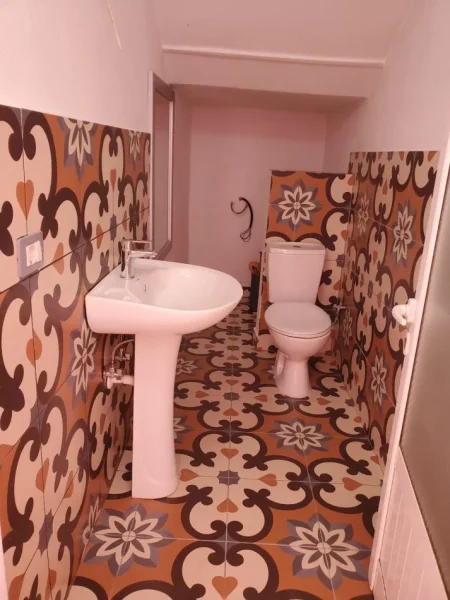 Pogradec, shitet ambjent biznesi Kati 0, 43 m² 116.000 € (Rruga e Stadiumit, Te Kisha e Re)