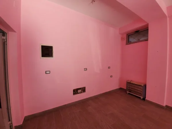 Pogradec, shitet ambjent biznesi Kati 0, 43 m² 116.000 € (Rruga e Stadiumit, Te Kisha e Re)