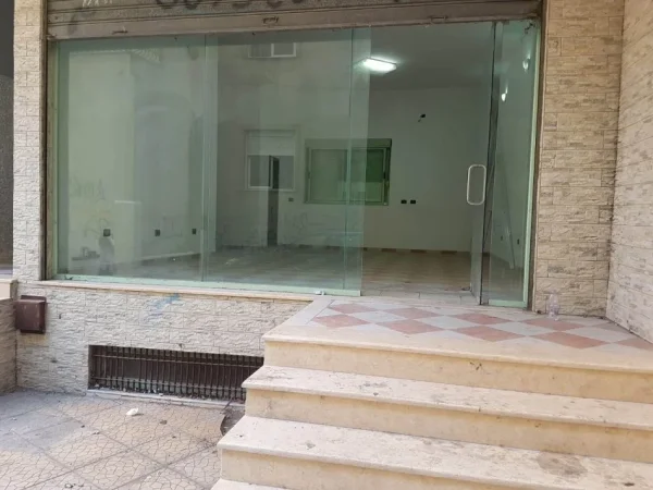 Fier, shes dyqan Kati 0, 55 m² 55.000 € (Rruga Dervish Hekali, pallati i Genc Goga, prane 15-katshit)
