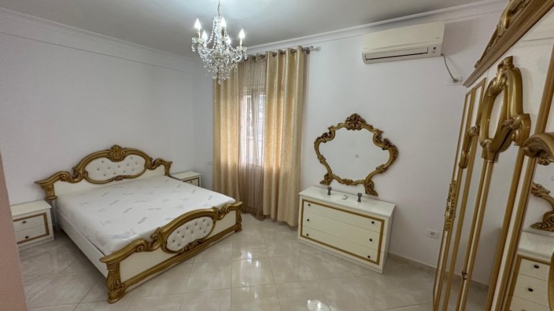 Tirane, jepet me qera apartament+verande | Penthouse 3+1 Kati 4, 100 m² 500 € (Yrshek/përball QTU-së)