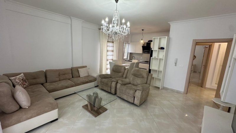 Tirane, jepet me qera apartament+verande | Penthouse 3+1 Kati 4, 100 m² 500 € (Yrshek/përball QTU-së)