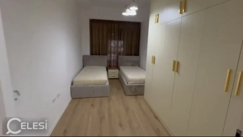 Tirane, jepet me qera apartament 2+1+Ballkon Kati 5, 103 m² 700 € (SIRI KODRA)