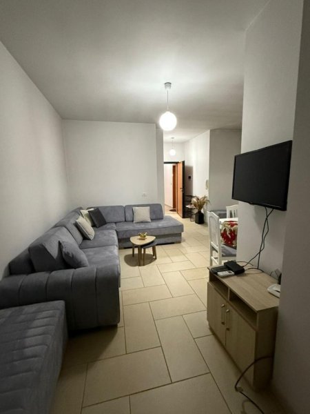 Tirane, jepet me qera apartament 1+1+Ballkon Kati 11, 70 m² 600 € 
