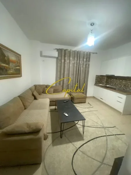 Tirane, jepet me qera apartament 1+1 Kati 1, 75 m² 500 € (RRUGA 5 MAJI)