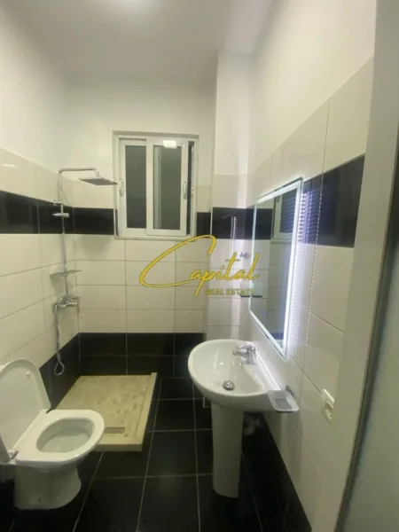 Tirane, jepet me qera apartament 1+1 Kati 1, 75 m² 500 € (RRUGA 5 MAJI)