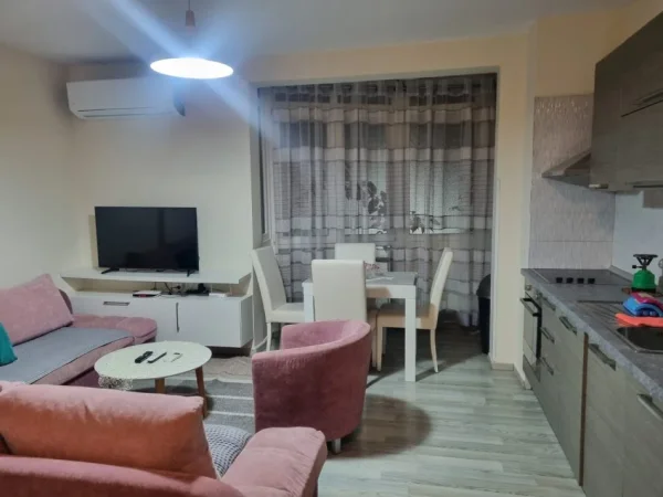 Tirane, jepet me qera apartament 2+1+Ballkon Kati 1, 72 m² 550 € (FUSHA E AVIACIONT)