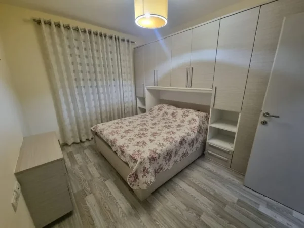 Tirane, jepet me qera apartament 2+1+Ballkon Kati 1, 72 m² 550 € (FUSHA E AVIACIONT)