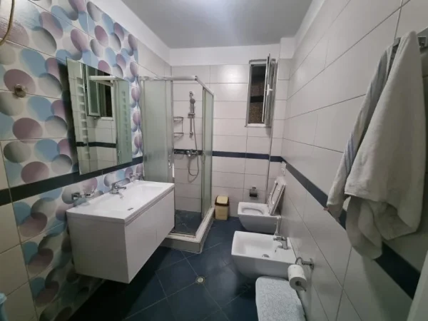 Tirane, jepet me qera apartament 2+1+Ballkon Kati 1, 72 m² 550 € (FUSHA E AVIACIONT)