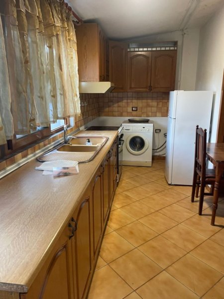 Tirane, jap me qera apartament 1+1 Kati 2, 55 m² 270 € (Laprakë)