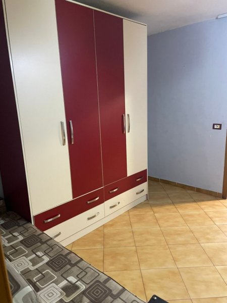 Tirane, jap me qera apartament 1+1 Kati 2, 55 m² 270 € (Laprakë)