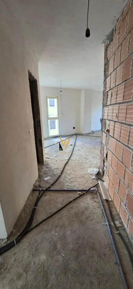 Tirane, shitet apartament 2+1+Ballkon Kati 2, 91 m² 179.000 € (Stacioni i Trenit)